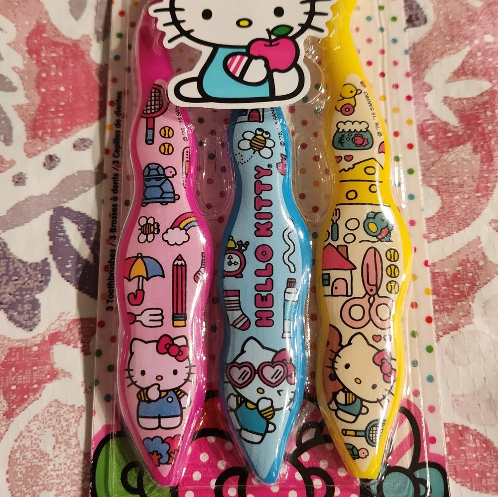 4 Piece Sanrio Hello Kitty 1 Toothbrush case holder 3 Kids Toothbrushes Soft NWT
